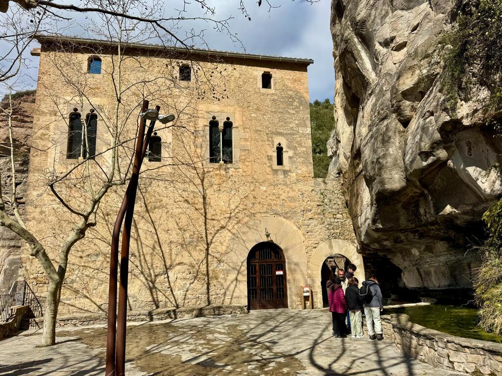 Entrada de la Casa Prioral Sant Miquel del Fai