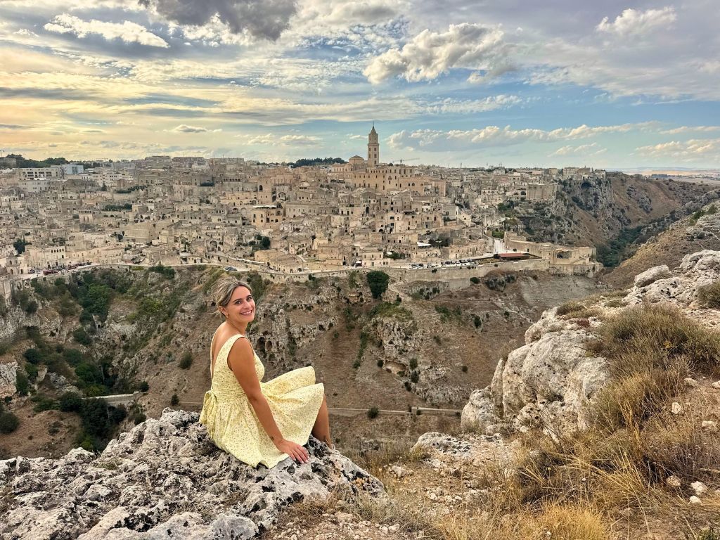 Leila en el mirador de Matera Qué ver en Matera