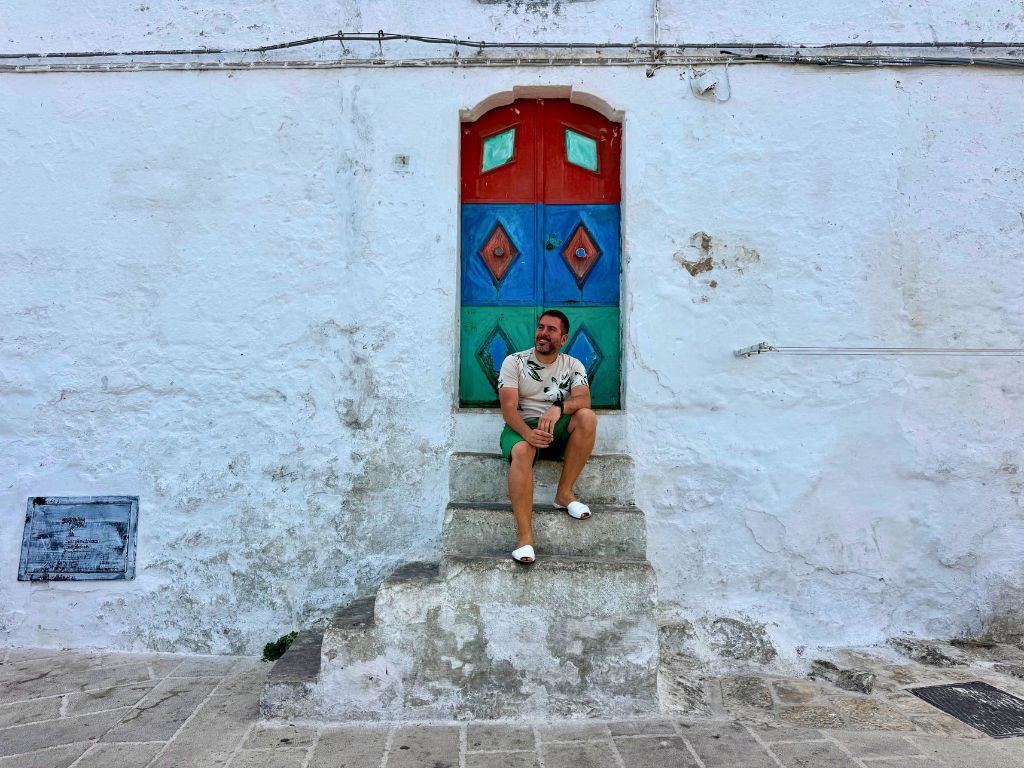 Puerta de colores de Ostuni Ruta por la Puglia en 5 días