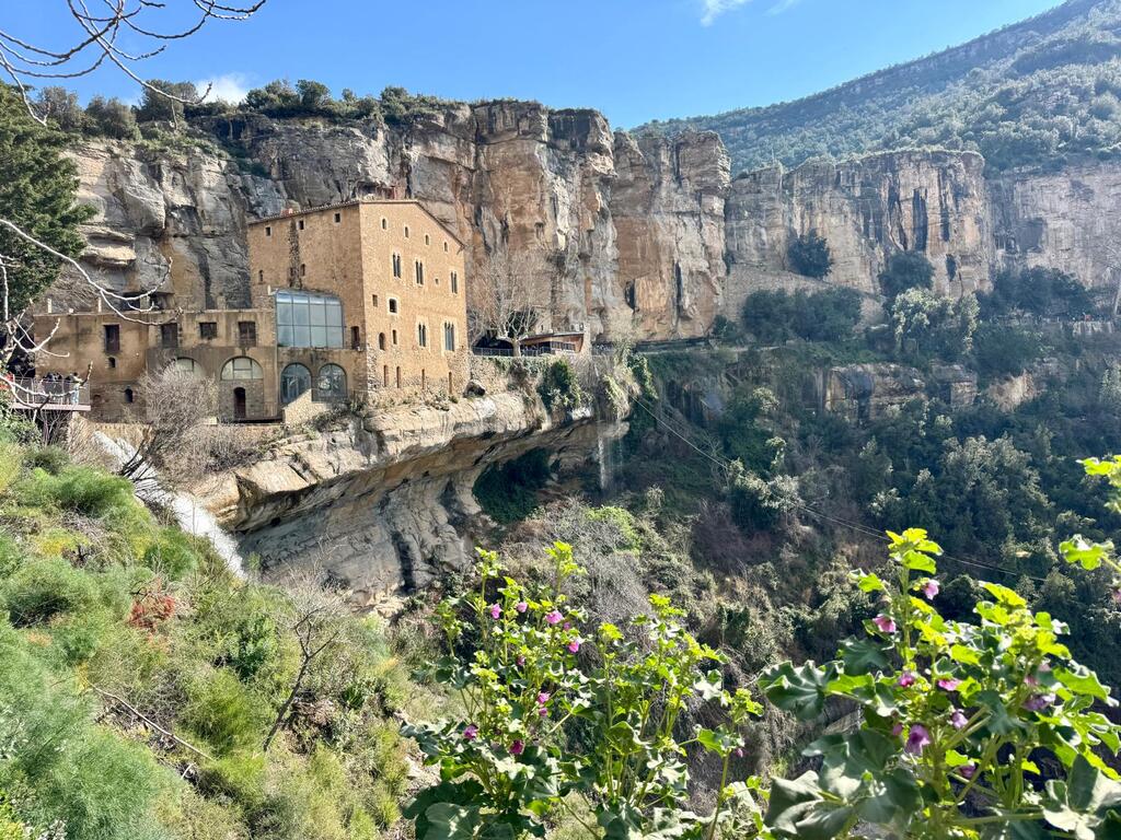 Cingles de Bertí Sant Miquel del Fai