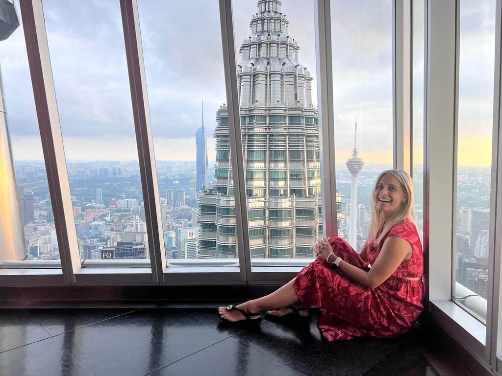 Leila en las Torres Petronas Torres Petronas Kuala Lumpur