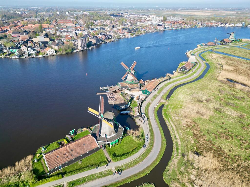Vistas aéreas del pueblo de los molinos Zaanse Schans