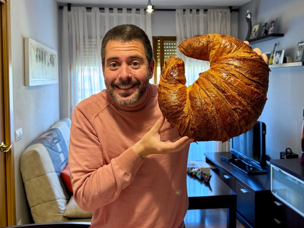 Fons con un croissant enorme Ruta por el Berguedà