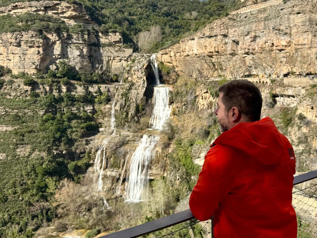 Fons en el mirador con el salto de Tenes Sant Miquel del Fai
